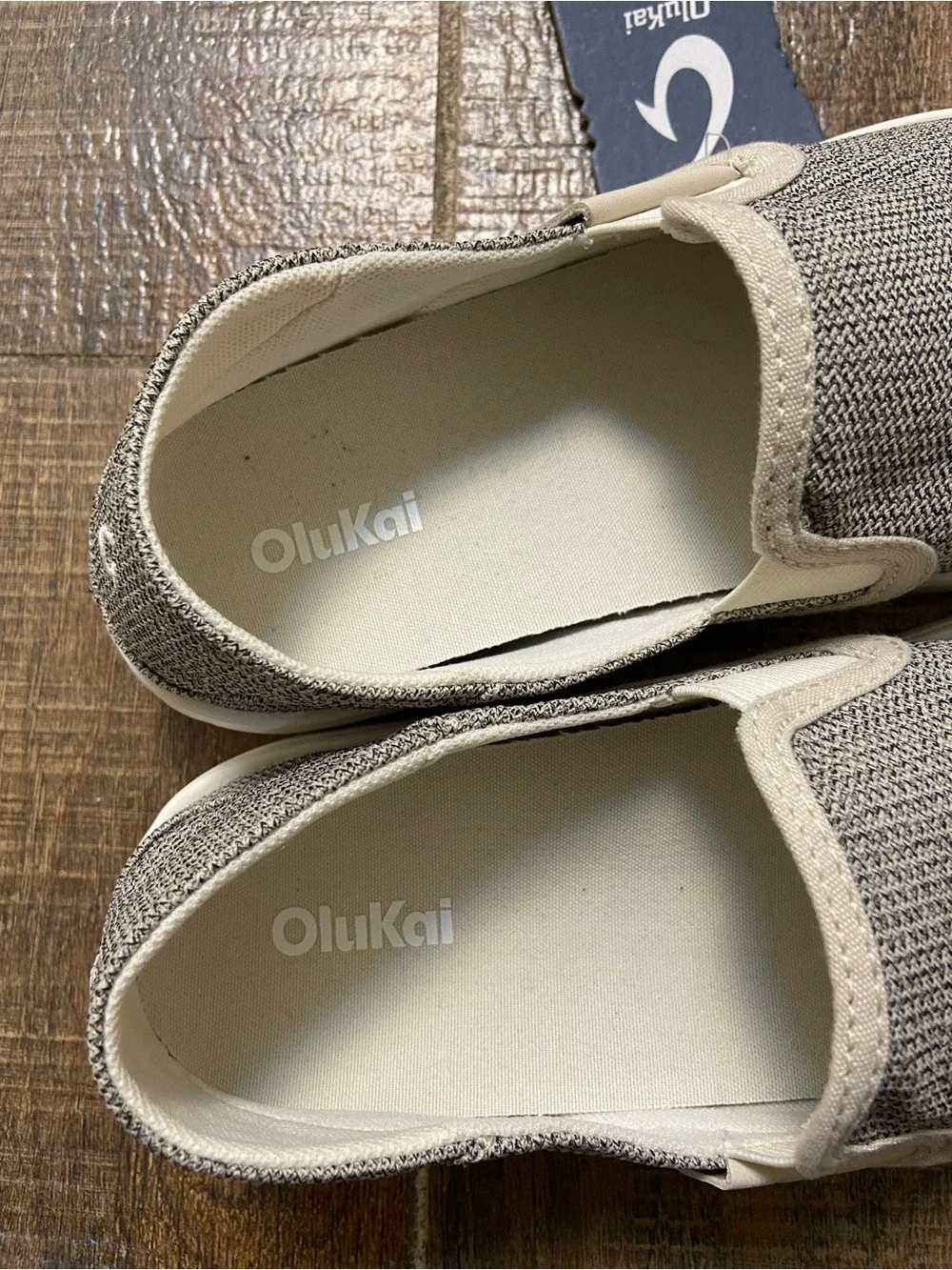 OluKai Slip-On Knit Loafers in Light Gray and Cream women 8 NWT
